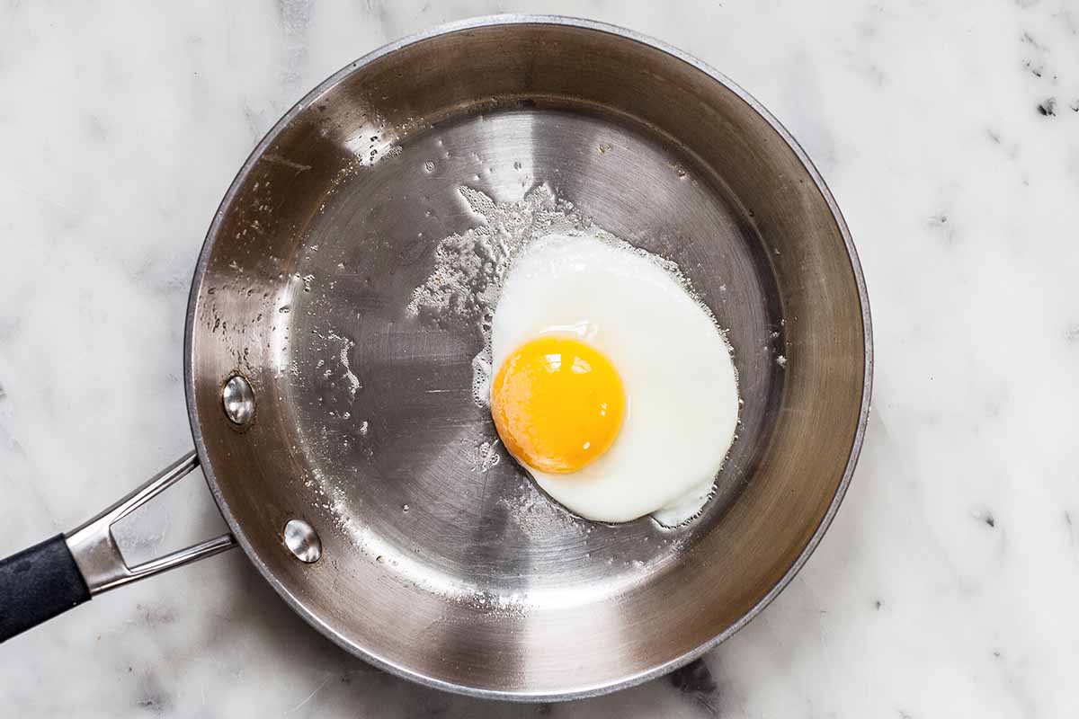 how to fry an egg